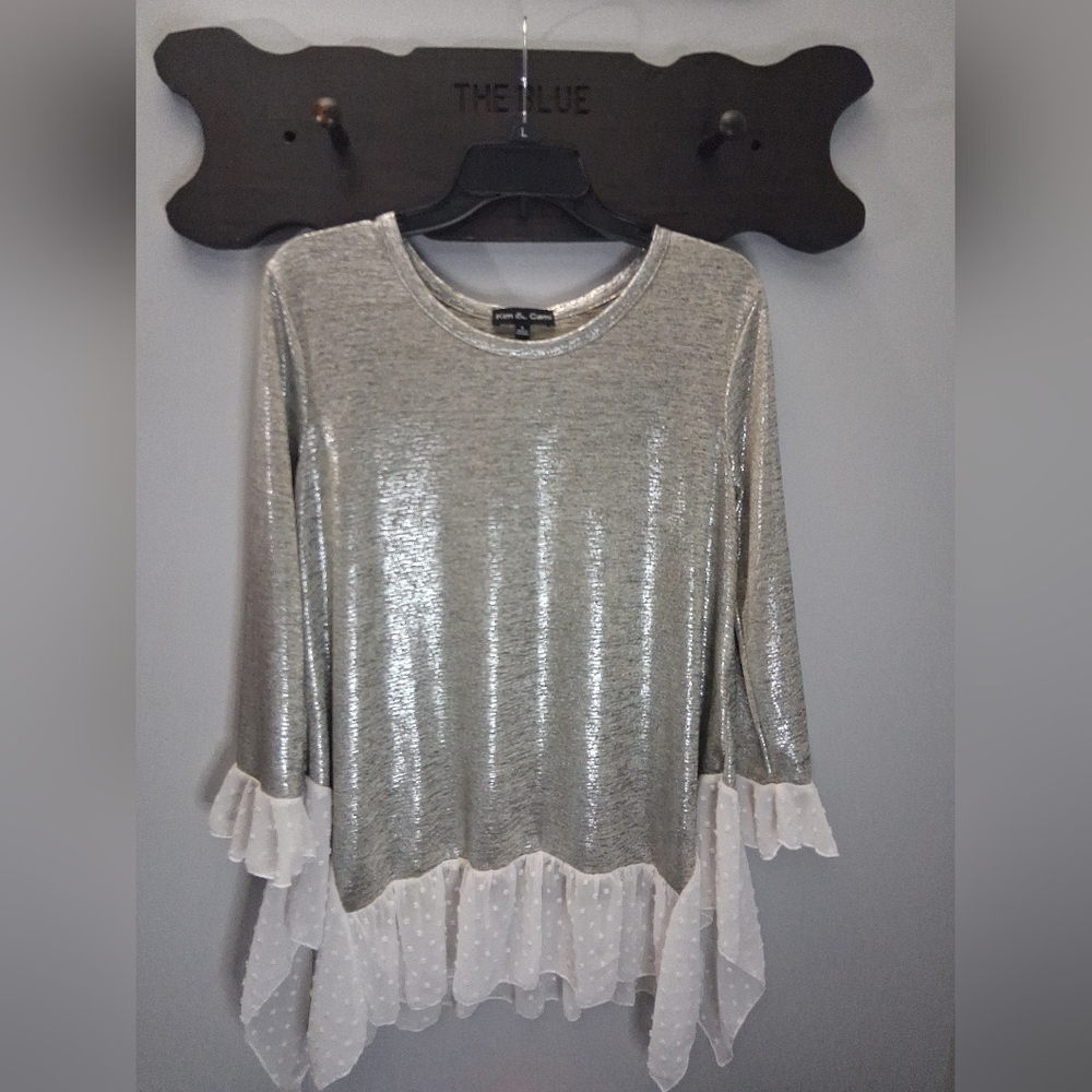 Kim & Cami Metallic Silver Ruffle Hem Top | Size Large ✨ - Picture 2 of 6